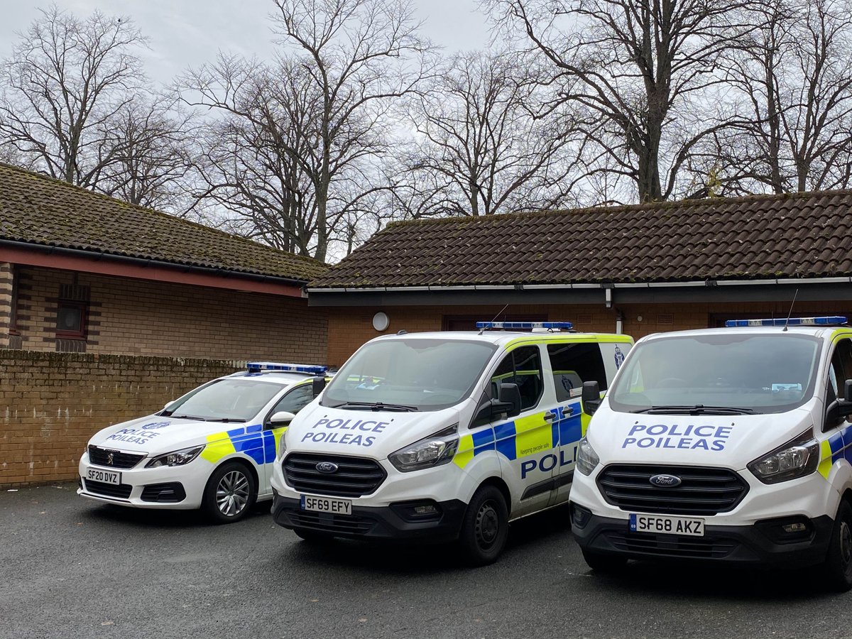 PSOSSWFife's tweet photo. Good morning all 👋. Starting off today with #VehicleCheckSunday 😊. Making sure our vehicles are ready for another week in #SouthWestFife. Tyres checked, screen wash topped up and all lights working 🚔👍. #RoadSafety https://t.co/v2B7UVnUCP