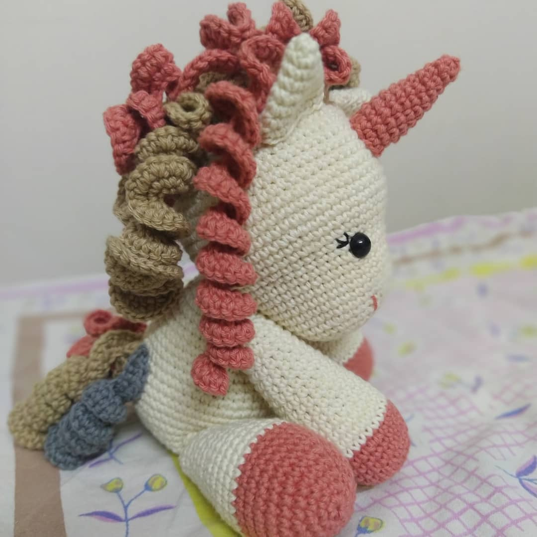 shakymonkeycom's tweet photo. Who doesn't love those magical unicorns? 😊🦄 Made by talented @crochet__cornerr

Pattern by @amigurumitoday ➡️ https://t.co/gfB9Kaqthn

#amigurumi #crochet #diy #crafts #freecrochetpatterns https://t.co/7Qq9AXsgyd #amigurumi #chroche #pelus #oyuncak #orme #shakymonkey #tshi…