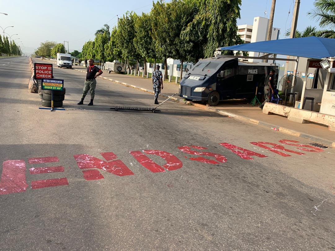 toluszen's tweet image. The MESSAGE IS SIMPLE!!!

Stop KILLING US! Stop killing Us! 

#EndSARS #EndBadGovernanceinNIGERIA 
#EndNorthBanditry 
#SecureNorthNow