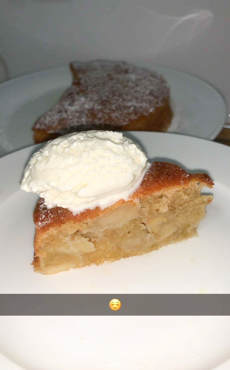 sllsy's tweet photo. Made Shakshuka with homemade crusty bread for brunch today, and then made French apple cake as requested by @shaaazretta 🍎 https://t.co/bgi2aoFSj4