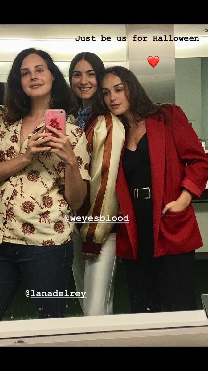 proof that there is a  @LanaDelRey,  @WeyesBlood, and  @Zelladay collaboration on chemtrails over the country club — a thread