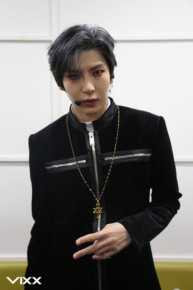 I’m doing month long threads for VIXX by age! Last one was Hakyeon now it’s  @JUNGTW_LEO turn~ Taekwoon month day 1! We start with a spooky boy~ I love when he gets to express himself and thrive like a goth king 