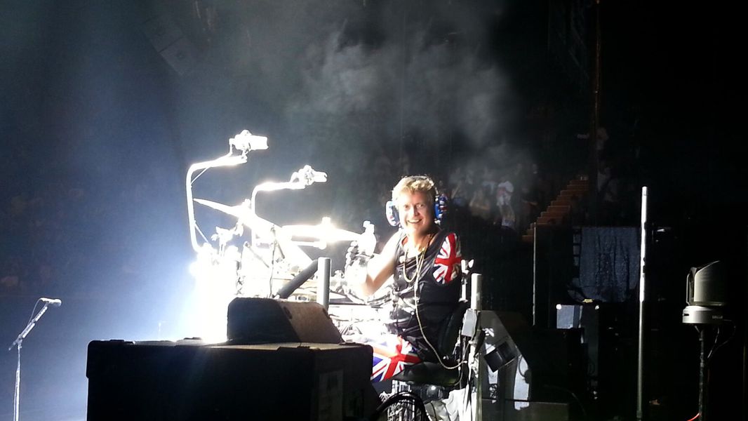 Happy birthday Rick Allen (Def Leppard) born November 1, 1963. 