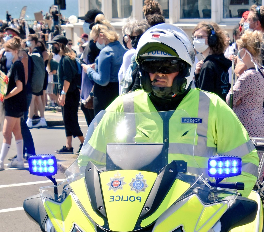 Firesnapper999's tweet photo. @bluesbroken @TJQ73 @themetskipper @NormanBrennan Pointing a camera at a #CommunityCopper is assault!?? Rubbish! And a dangerous interpretation to promote. Based on that stupidity, I should be up before the bench!? ๐๐คญ #PublicPhotographyIsNotACrime https://t.co/iCBZdga6SL