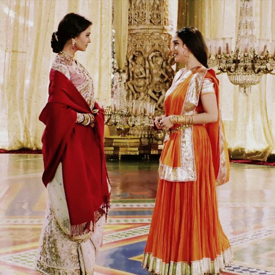  #Devdas would have never ever be same if this duo won't be working together... Their passion is fire and make sure to spread it via light and get us all awwww stuckkk... How one can be not in love  #MadhuriDixitNene  #AishwaryaRaiBachchan #HappyBirthdayAishwarya