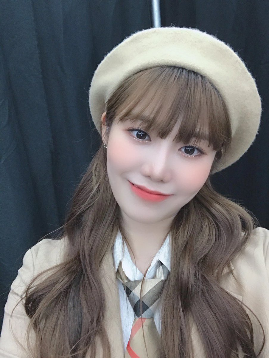cignature_J9's tweet photo. 날씨는 추워져도 함께라서 따뜻해💚

#시그니처 #cignature #예아 #YeAh #Listen_and_Speak #아리송 #ARISONG https://t.co/qR8BvFiDym