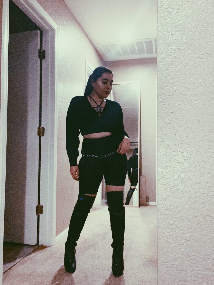 itsaldie's tweet photo. Did a KaiSa x Evelynn inspired look last night cause I wasn’t about to wear my catsuit #MoreKDA #MoreInspired #KaiSaKDA #Evelynn #EvelynnKDA https://t.co/Y1TroxM9Fo