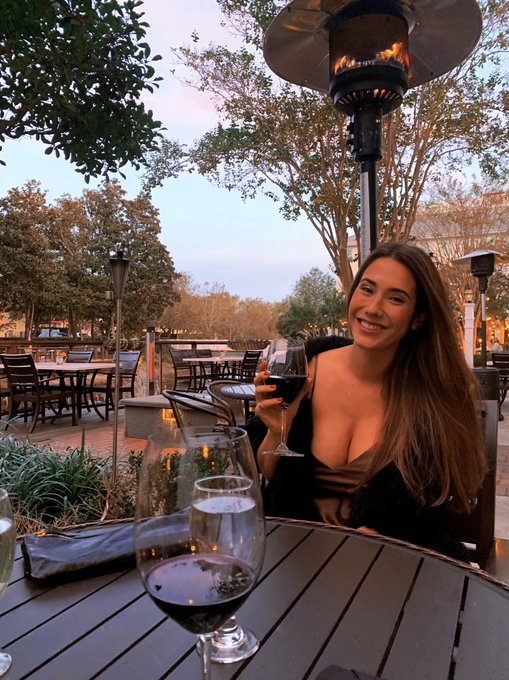 This year I dressed up as a housewife https://t.co/rnOE67TV9n