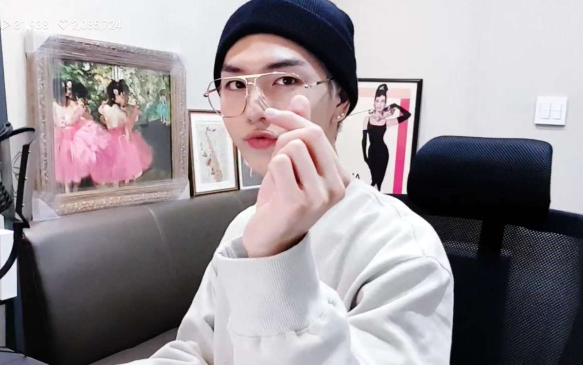 kacahya_hoon's tweet photo. Good Night Say💜
#KINO #PENTAGON @CUBE_PTG https://t.co/kMaDS59Vbh