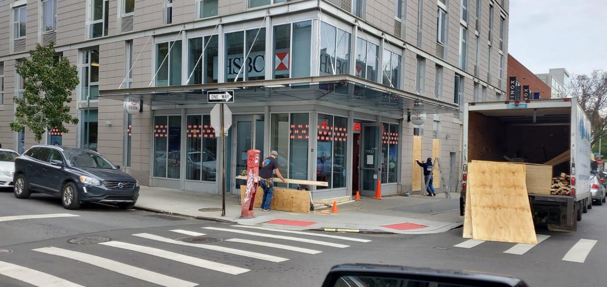 WMSBG's tweet image. Businesses in the area are boarding up ahead of Tuesdays presidential election in fear of violent protests, this is at Bedford Ave &amp;amp; North 3rd St.