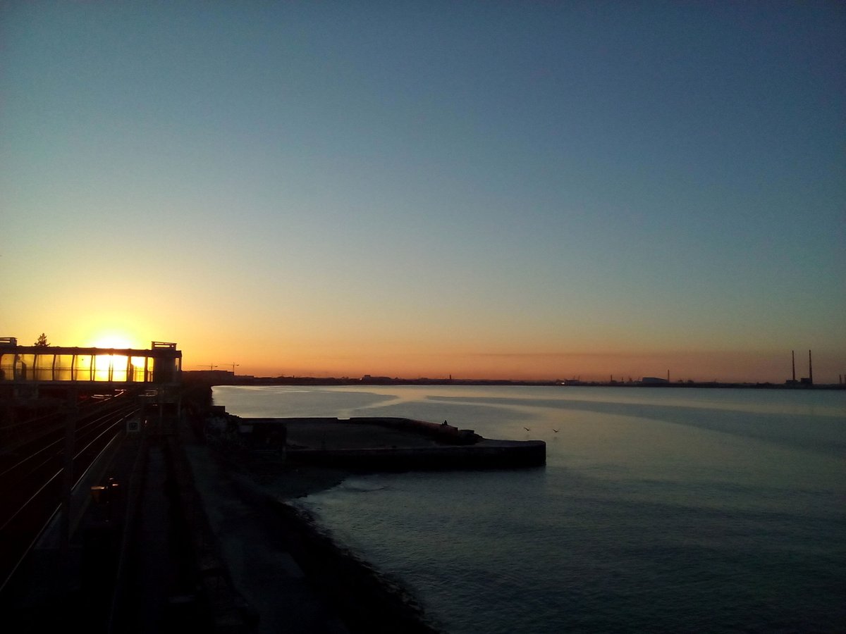 The planters - lán le bláthanna fiáine agus crainn - picnic tables and additional seating has Main Street buzzing, possibly a bit more that it should be given that we're in lockdown, ach gan amhras benefiting the community's mental health. A new era for an old village.