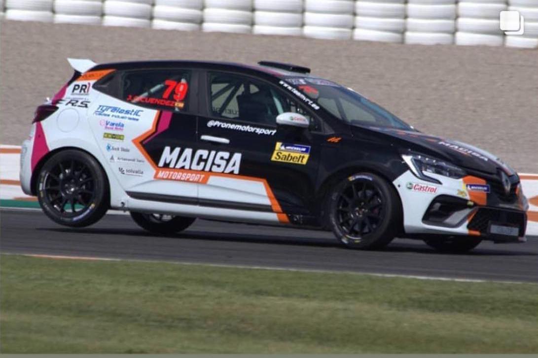 Vaya crack Javier Cicuendez!! Gana la Carrera 1 de la #ClioCupSpain desde el Circuito de Motorland en Teruel!!! Categoría Gentleman. #MotorLand <a href="/MacisaMotor/">MacisaMotorsport</a> <a href="/tyrelastic/">Tyrelastic</a> <a href="/PRoneMotorsport/">Project One Motorsport</a> <a href="/SockData/">SOCK DATA</a> #SegurosArtamendiSanz #Solvalia #esyosproteccion