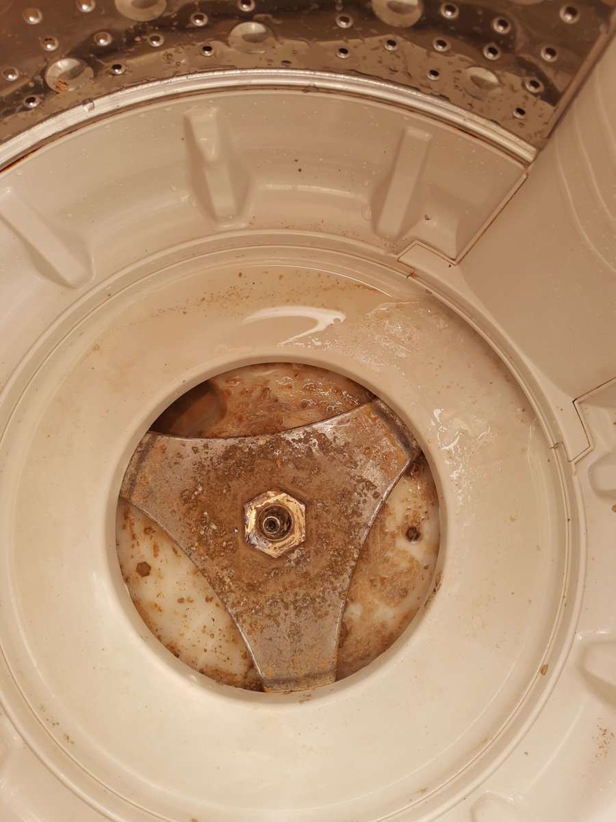 6b. முடிஞ்சா அளவுக்கு சுத்தம் பண்ணி, மெஷினை மாட்டியாச்சு. தண்ணி & மின் இணைப்புகளை கொடுத்து இன்னைக்கு துணி துவைச்சாச்சு. 