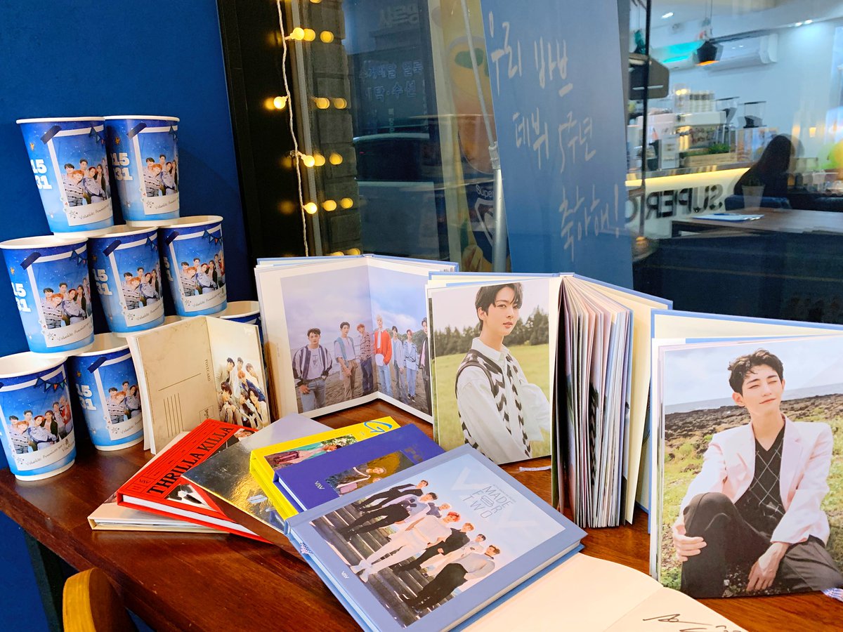 WinterBreezeKHS's tweet photo. 좀 늦었지만 5주년 카페 왔어요😉
이쁜 카페 준비해주셔서 수고했어용🥰
@memorieswedrew 

오늘도 5주년 축하해 🥳 
@twt_VAV 
#VAV #브이에이브이 
#우리바브다섯쨜 #Memories_we_drew https://t.co/qHblqk5Rzt