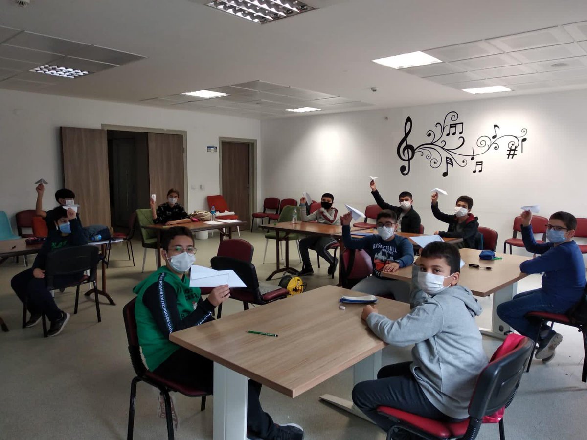 Geleceğin Teknoloji Yıldızları için ders zili çaldı 🔔🛩️

#DENEYAP Atölyemizde Teknoloji Serüveni Yüz Yüze Başladı 🦾

Pandemi koşullarına uyarak öğrencilerimizle ve eğitmenlerimizle buluştuk🤗
#MilliTeknolojiHamlesi🇹🇷