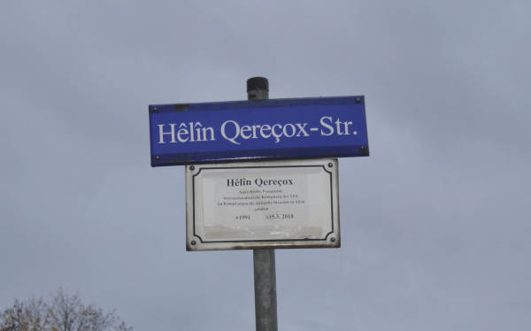 In  #Dresden, street names changed to names of martyrs, who gave their lives for the revolutionIn memory of Ş. Hêlîn Qereçox, Ş. Avesta Xabûr, Ş. Bager Nûjiyan, Ş. Arîn Mîrkan! We'll continue your path! #SehidNamirin #WorldKobaneDay #RiseUpAgainstFascism  https://twitter.com/r4r_Deutschland/status/1322840997198442498