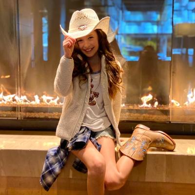 _brooklynsummer's tweet photo. Daily schedule
Eat🥗🥩 ✔️
Sleep in🌚 ✔️
Sing 🎧✔️
Laugh 😆
Do it again✔️
And Again✔️🤠
Again... The Good Life😁✨
Instagram: https://t.co/PIBWaDLnpJ
Facebook: https://t.co/DcKJkx2fiy
YouTube: https://t.co/YK1d4GYhLG
Management: @theESInetwork
Agency: @CESDTalent
#brooklynsummer https://t.co/Pi748JDLQP