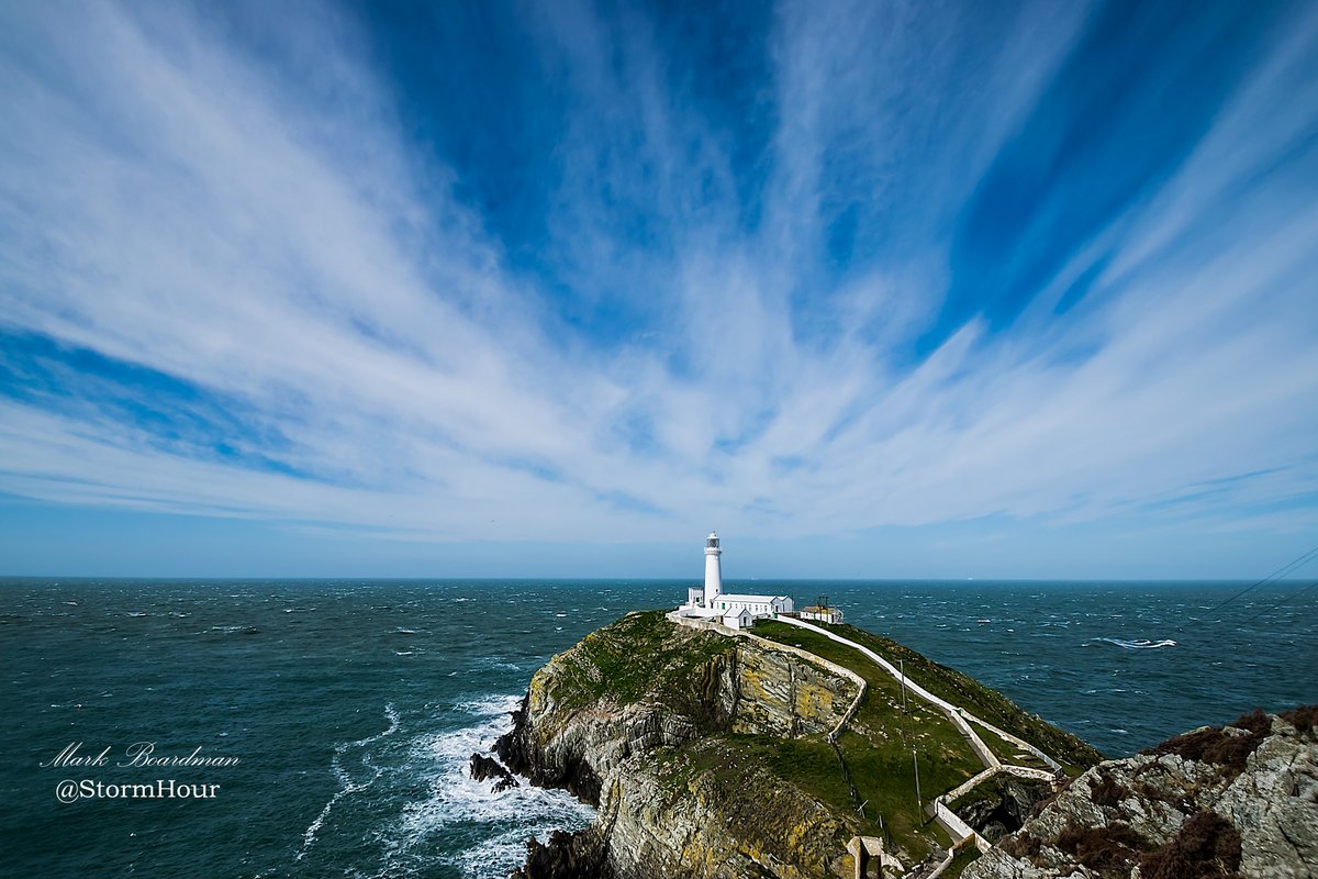 Southstack Lighthouse on Anglesey.
Today's entry to #StormHourThemes 
#StormHour #ThePHotoHour