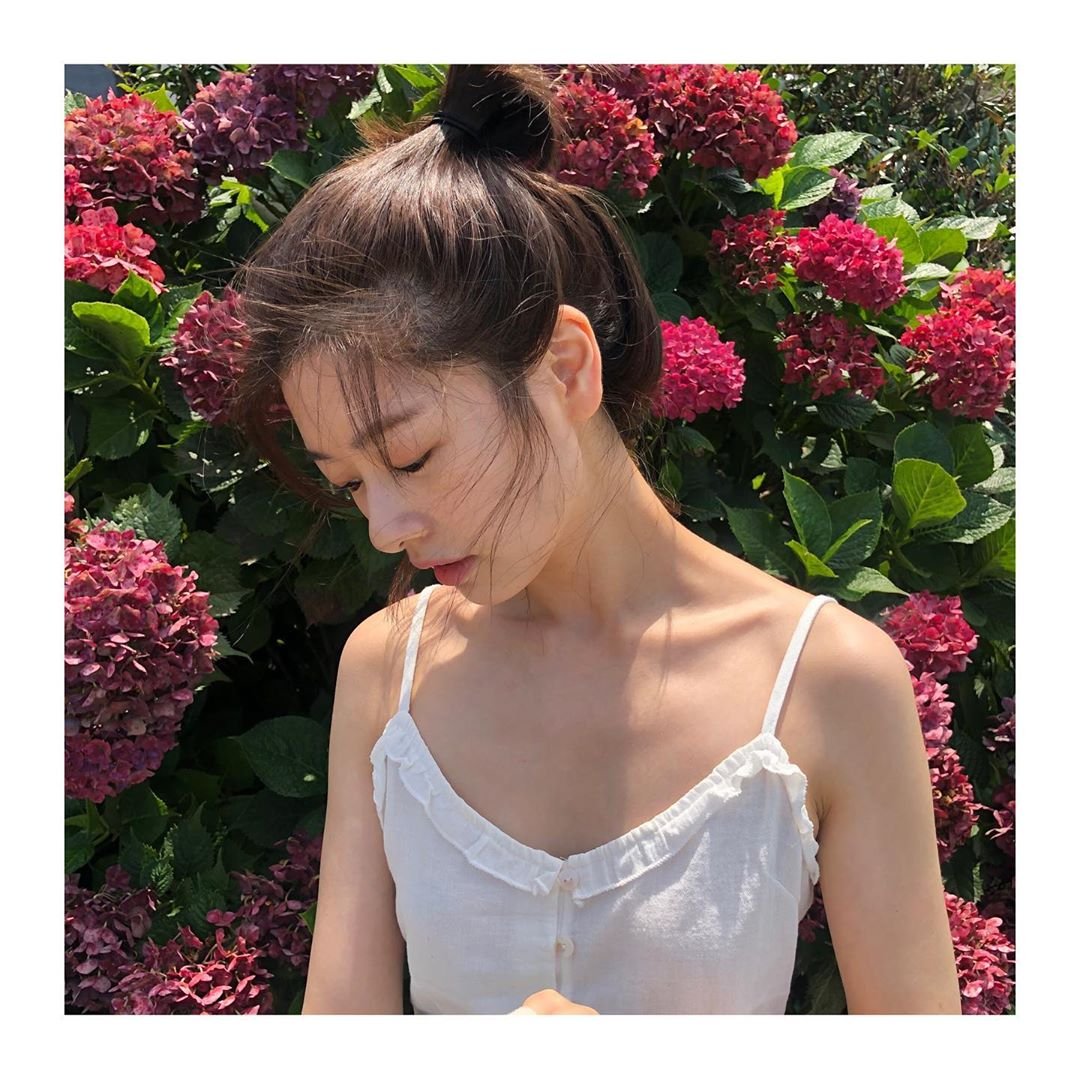 JungSoMin_ID's tweet photo. 와인색 수국은 처음이라🌷 https://t.co/EPWJt16nyZ