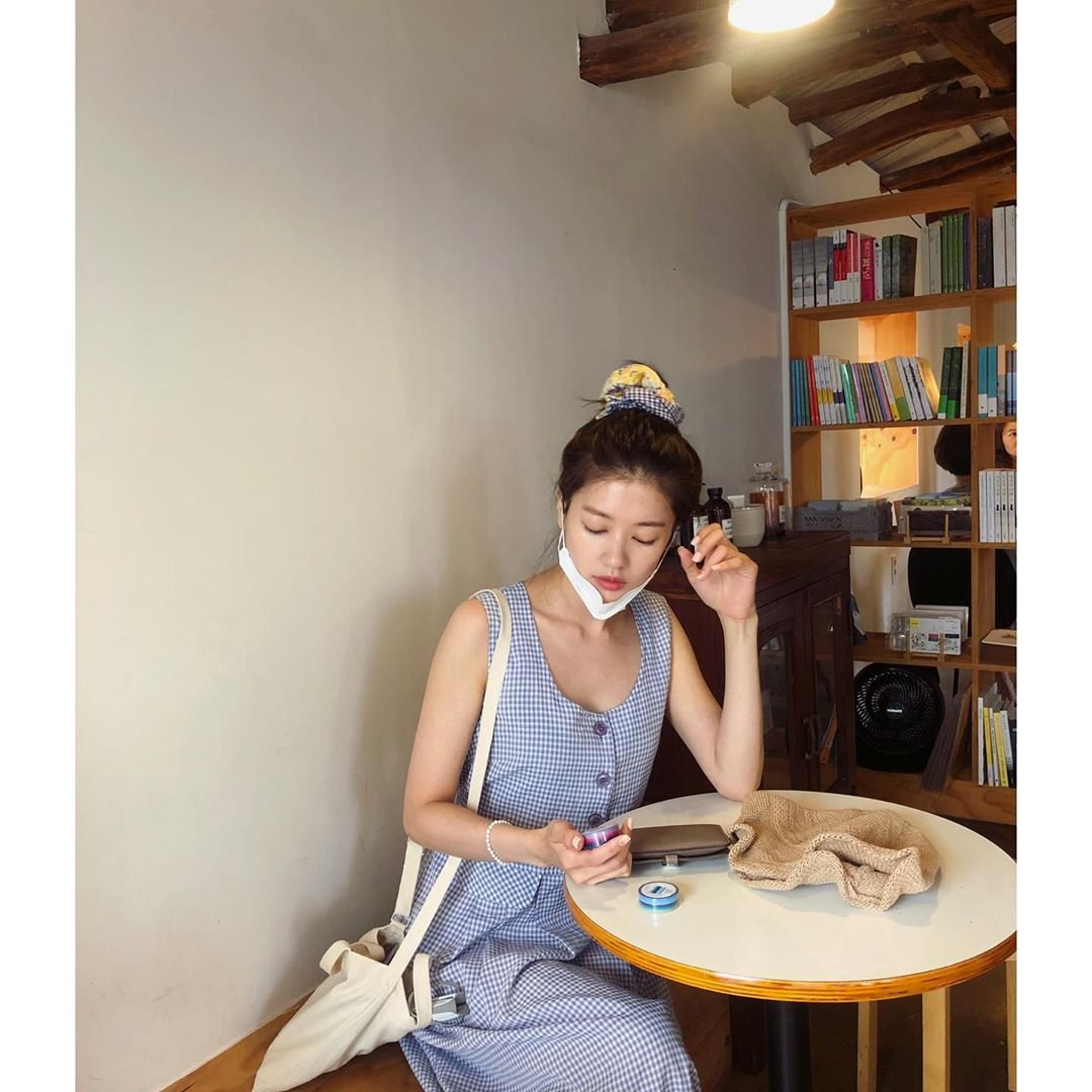 JungSoMin_ID's tweet photo. 일생일대의 고민
#마스킹테이프콜렉터 #둘중뭘살것인가 #두개다사버려? #너집에많잖아🤦🏻‍♀️ https://t.co/QtIv7fcL7m