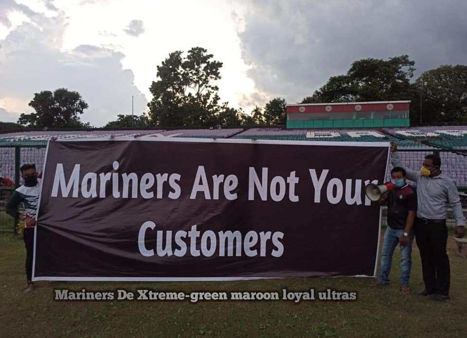 MohunBaganFans's tweet photo. Signs of protest getting physical since the advertisement has not been taken down yet.
Scenes from the Club Ground today.
#nodefendingISLchampion
#Removethepromo
#JoyMohunBagan https://t.co/PuFOZAjms0