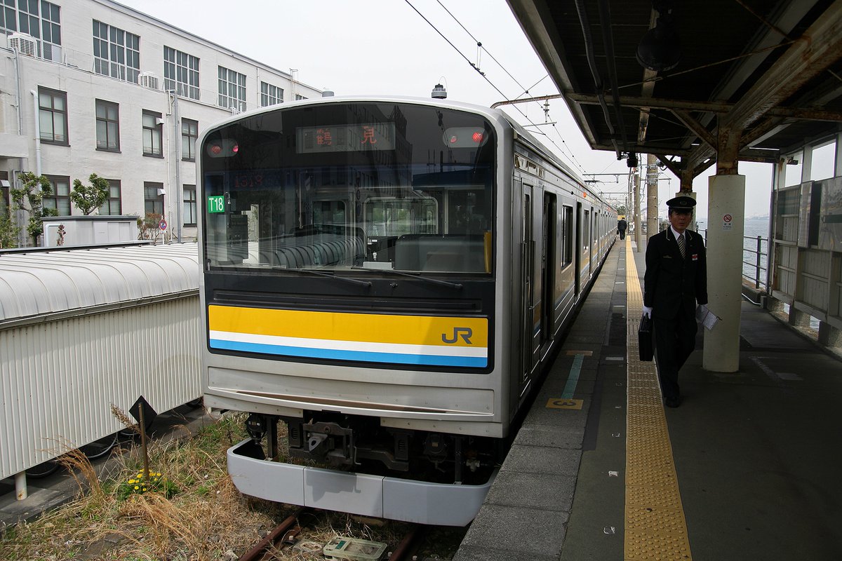 Les gares dont on se sort pas :- la gare de Seiryū Miharashi (Yamaguchi), construite pour uniquement admirer le paysage,- la gare d'Umi-Shibaura (Kanagawa), dont seuls les employés de l'usine attenante peuvent sortir.