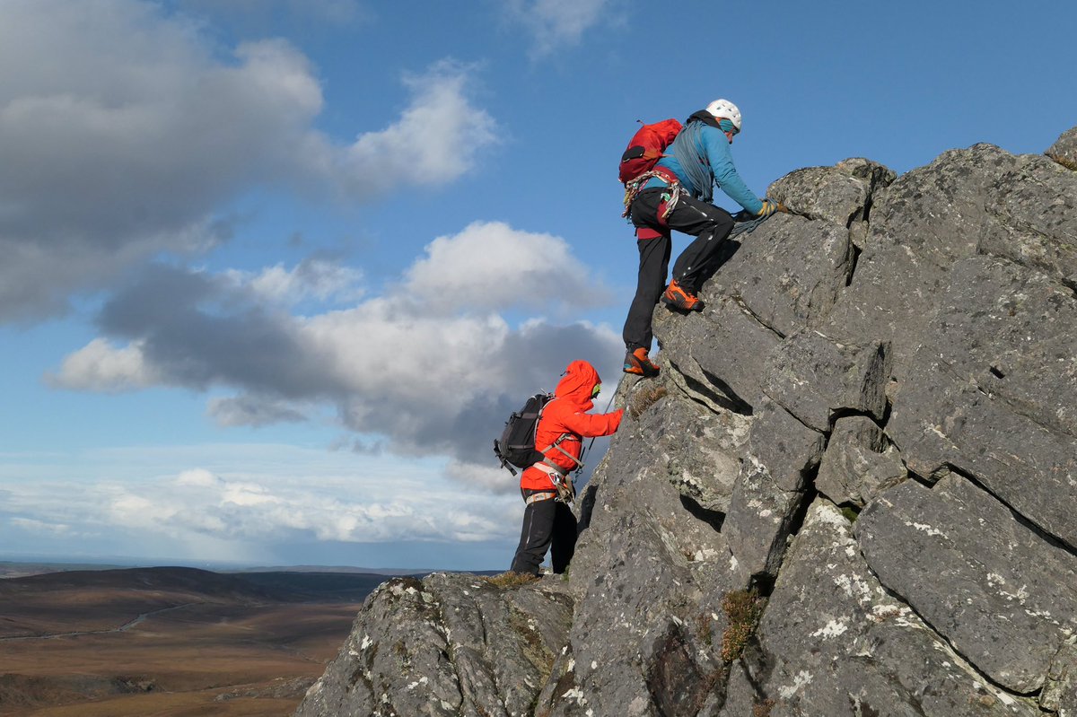 Sunshine and squally showers on the <a href="/Brit_Mt_Guides/">Brit Mountain Guides</a> CPD workshop. <a href="/Arcteryx/">Arc'teryx</a> @ScarpaUK @andy_infinity