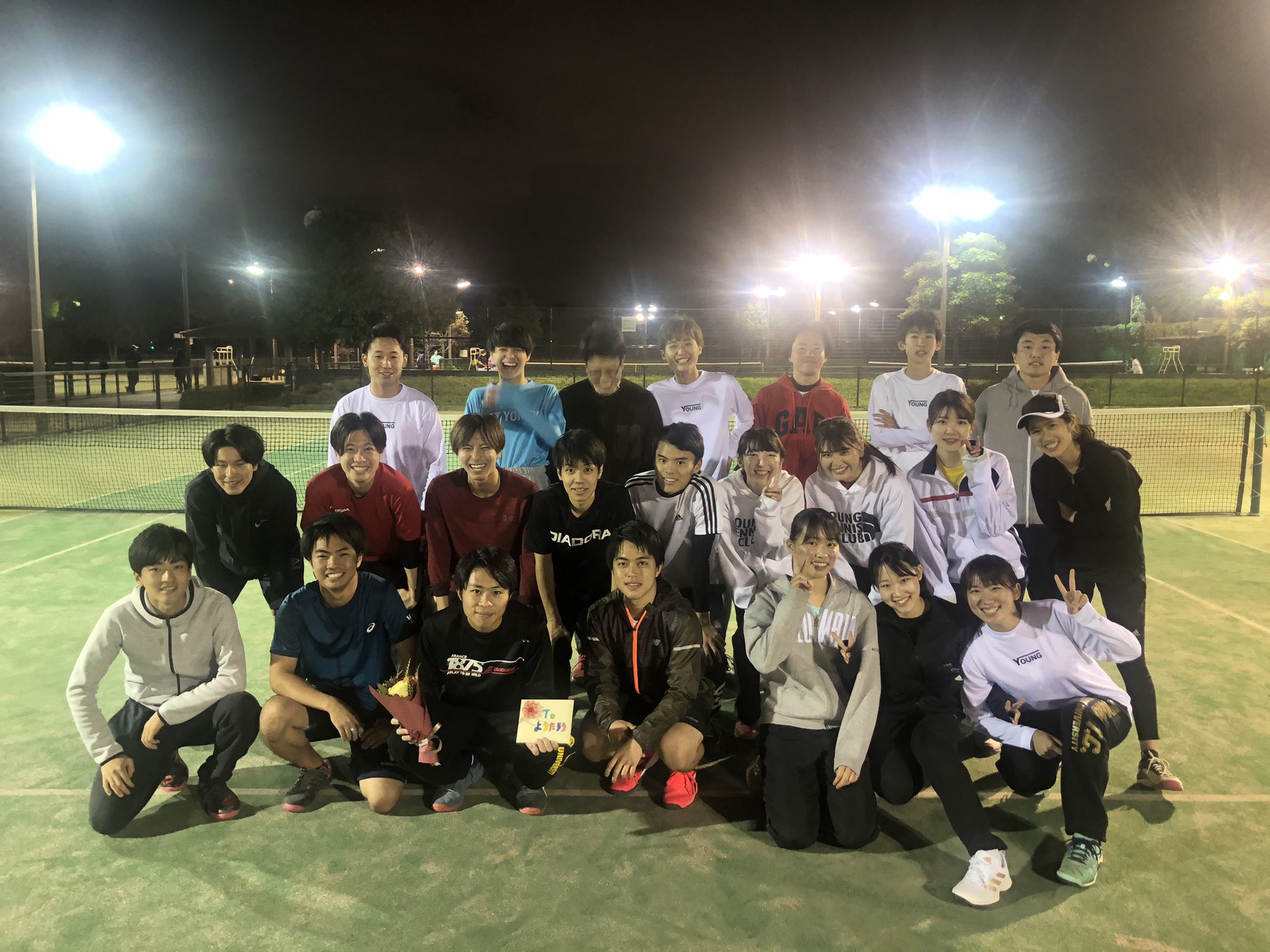 早稲田大学ヤング庭球同好会硬式部 最終週金曜練 雨が多くて練習は少なかったけど いつもみんなをしっかりと仕切ってくれたようたろう チーフはひゅうきと龍之介がやってくれました 龍之介の一発芸3連発面白かったね 毎週たくさんの一男が来てくれ