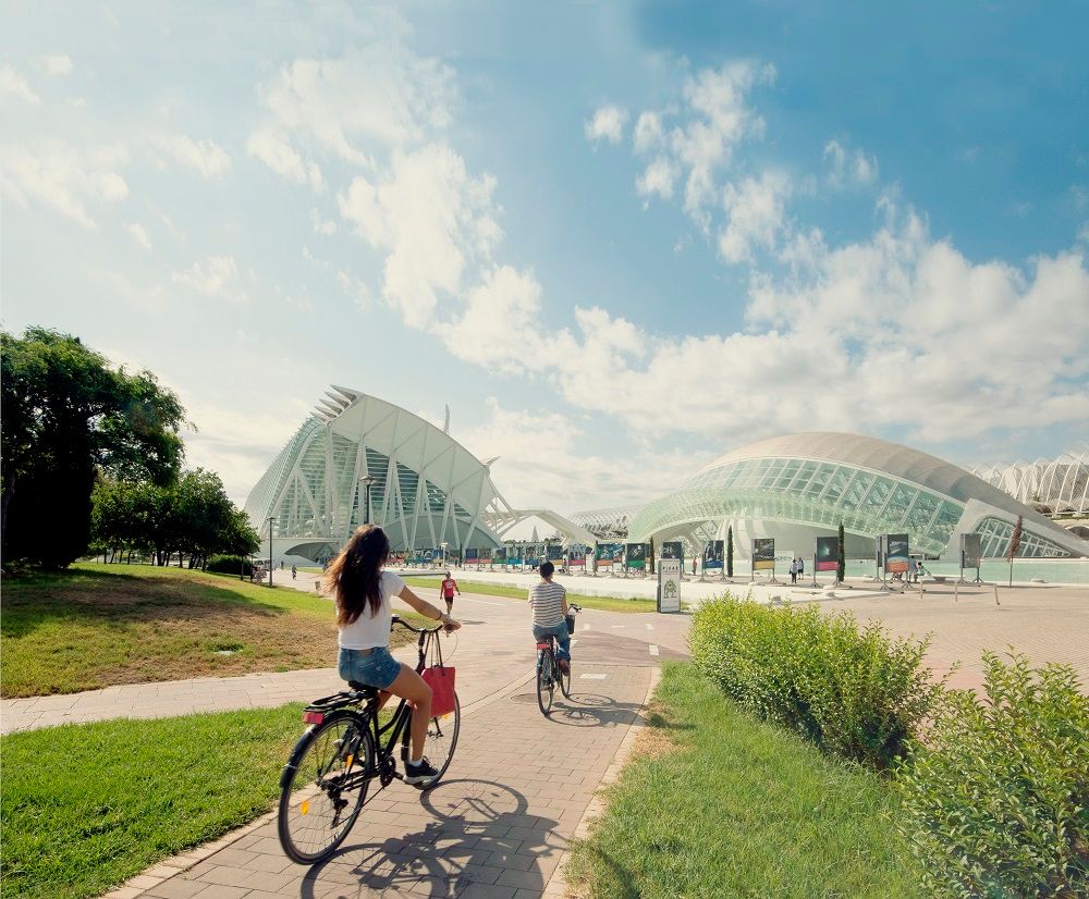 UpgradePack's tweet image. Great news coming from Valencia as the city has become the first in the world to verify its carbon emissions from tourist activity, committed to becoming a carbon-neutral destination by 2025. Should more touristic destination follow this example? 🌿 buff.ly/2JdPvJG