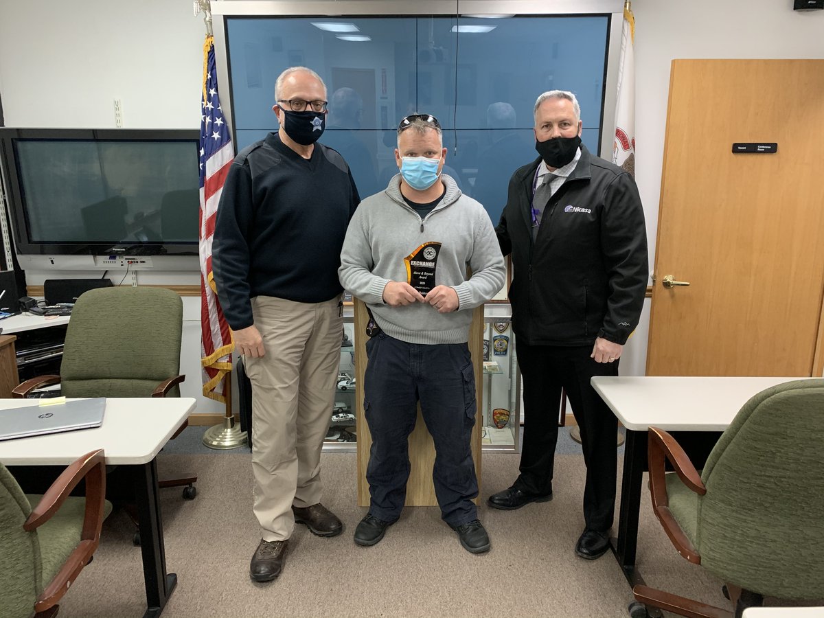 RLPPOLICE's tweet photo. RLPPD Detective Receives Exchange Club Above and Beyond Award https://t.co/a2OERnLxTJ via @Nextdoor #DutywithCompassion #Police #Detective #service #Awards https://t.co/5VYHrnjot8