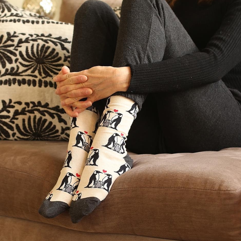 sockvault's tweet photo. Snuggle up warm and keep those flippers cozy with these super cute penguin socks β€οΈ
#socks #socklover #epicsocks #sockaddict #coolsocks #funsocks #awesomesocks #sockswag #sockaddiction #sockstagram #penguins #penguinfamily #antartica #penguinlove #socksoftheday #sockstyle https://t.co/y3XLNhz5Xe