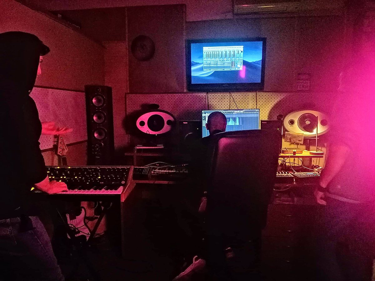 techno nights in the studio

dm for music production, remixes

#techno #trance #edm #minimal #vocal #music #production #musicproduction #recording #soundproduction #overdreamstudio