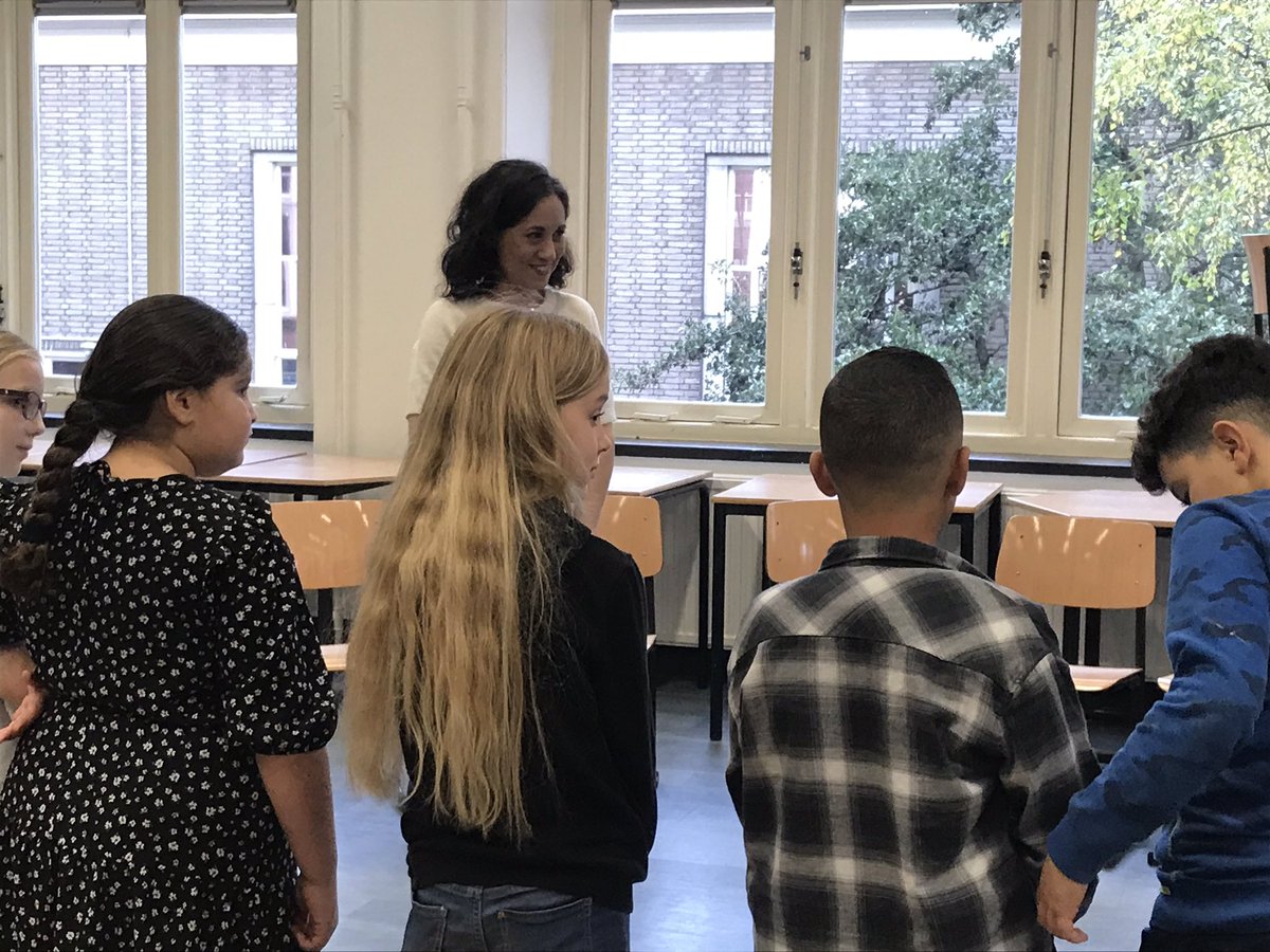 GoudseWkndschl's tweet photo. 84 enthousiaste leerlingen (11 of 12 jaar) uit alle wijken van Gouda verwelkomden we vandaag in onze 4 klassen. Een nieuw record! We staan te trappelen om dit schooljaar met al deze leerlingen de wereld te gaan ontdekken. GOUD voor hun toekomst! https://t.co/I8tP3B00yA