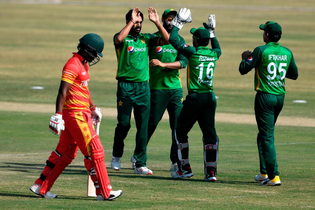 📝 | REPORT:

🇵🇰 win by six wickets

A dominant display from the hosts led by Iftikhar's five-for and Babar's unbeaten (77*)!

#PAKvZIM | #ICCSuperLeague