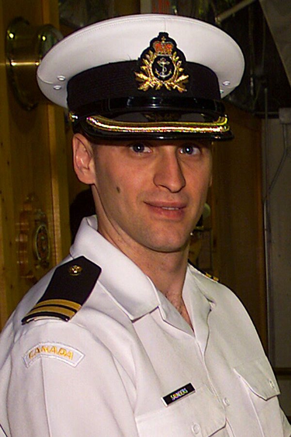 The Legion is proud to present this year’s National Silver Cross Mother, Mrs. Deborah Sullivan of Summerville, New Brunswick. She will represent Silver Cross Mothers across Canada until the end of October, 2021. Learn more: 
legion.ca/news/articles/… #CanadaRemembers #GetYourPoppy