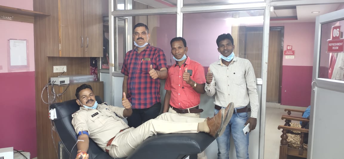 थाना कोतवाली से आज पुलिस स्टाफ द्वारा रक्त दान किया गया