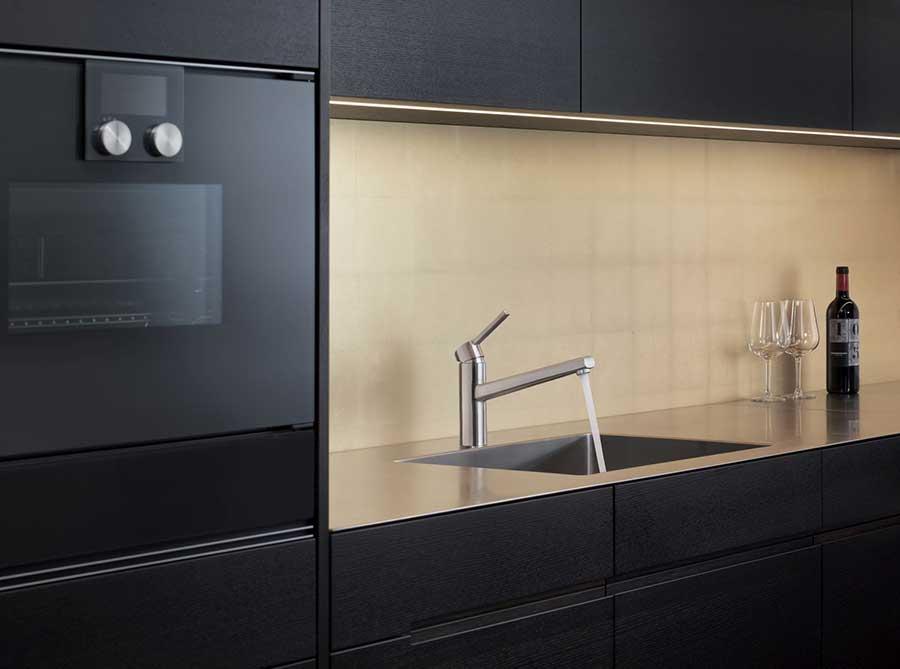 Die Armatur KWC LUNA E ist wie geschaffen für den Alltag. Sie gehört zu den Klassikern, hat sich tausendfach bewährt und bietet jetzt noch mehr Freiheiten beim Arbeiten rund um die Spüle.

 ⬇️  ⬇️  ⬇️ 
in-wohnen.de/kueche/artikel…