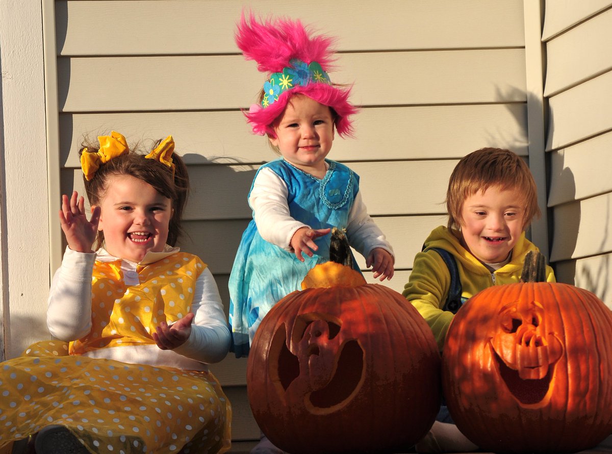 TheGrandMadness's tweet photo. Halloween was good again this year ❤️ @MziScaryMonster @JustTylerCove #Halloween #HalloweenAtHome #Tyler #Cecily #Poppy #Family #Love https://t.co/AQJuq5Hrs5