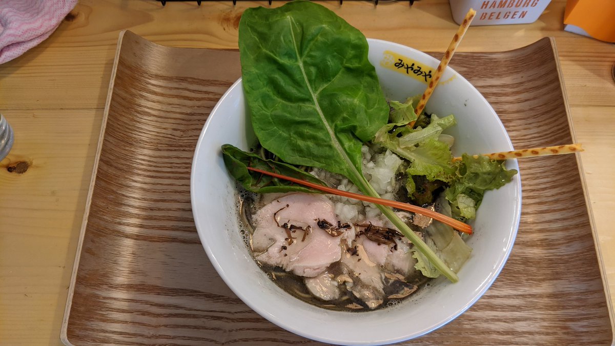 今日の限定、トリュフと黒きのこの鳥白湯。シーズンベスト叩き出した。