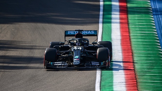 WIN! Awesome job from Mercedes with their 7th world title. it's 93rd win for Lewis in this special place... remembering THE LEGEND, even more in the legend. You are the greatest Lewis!

#TeamLH #MercedesAMGF1