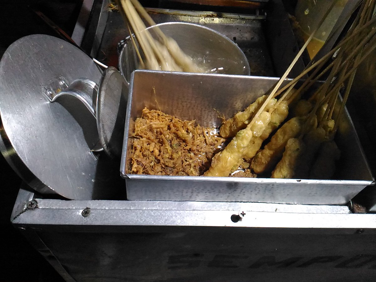 Kambesclan's tweet photo. Street food time! #sempol #localculinary #foodie (chicken contain), edisi ngukur jalan feat
@tr4veldysy https://t.co/W77uD9un1K