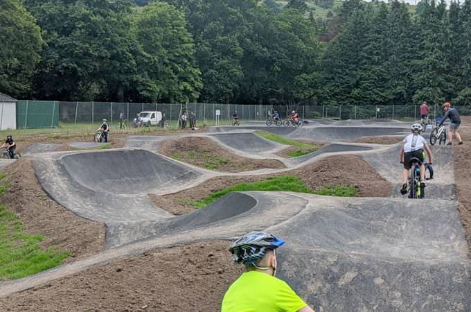 A Pump Track for Kingussie?.. Working with @KingussieHigh we are working to develop this community facility. Step 1 - listen to you. Please complete our survey ➡️ surveymonkey.co.uk/r/72S9VYL