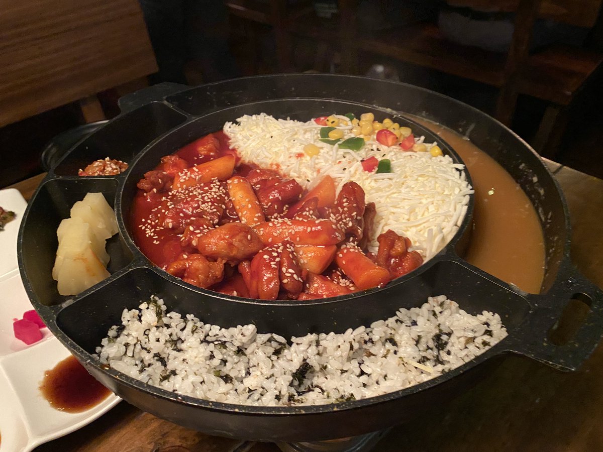ZLau1002's tweet photo. 久しぶり外で家族とご飯した
(*ฅ́˘ฅ̀*)…♡お腹いっぱい
#韓国料理 #Outdark https://t.co/MAN000cBvX