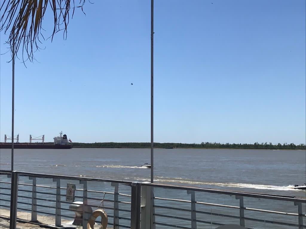 Estacionfluvial's tweet photo. Ya estamos cada vez más cerca de que vuelvan los cruces!!! Hasta que los transportistas y muelles estén listos para cruzar a la isla, podés venir a comer algo rico a las terrazas frente al río de #Ruffina o #RíoShop https://t.co/s126gc3MJc