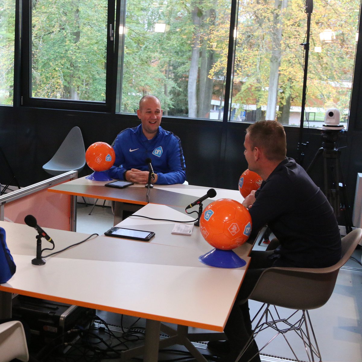 tribesportsnl's tweet photo. Live vanaf de @knvbcampus hebben we vandaag in opdracht van de @KNVB de online @albertheijn ballenjongens- en meisjes selectiedag georganiseerd! Met bijzondere gasten waaronder Maarten Stekelenburg!
#tribeteam #online #selectiedag #albertheijn #ballenjongens #ballenmeisjes https://t.co/lQBlxNuqS8