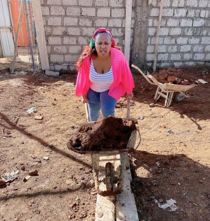 Wamama wamekubali Kazi Iendelee na Wheelbarrow. Vitendawili hatutaki Kenya ama namna gani?