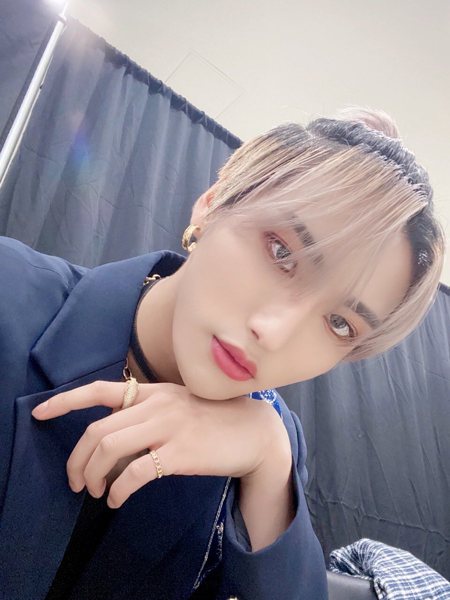 yeonkill's tweet image. WHY ARE U SO HOT.