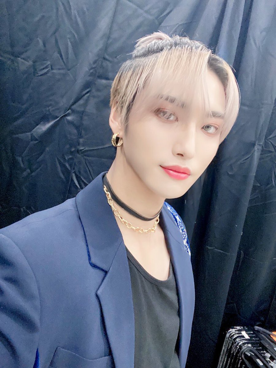 SeonghwaFR's tweet photo. TWITTER | 01.11.20
→ @ATEEZofficial 

"[#SEONGHWA] Bonjour 👋🏻
#ATEEZ #에이티즈"

🇫🇷SeonghwaFR https://t.co/O1VNt3TQun
