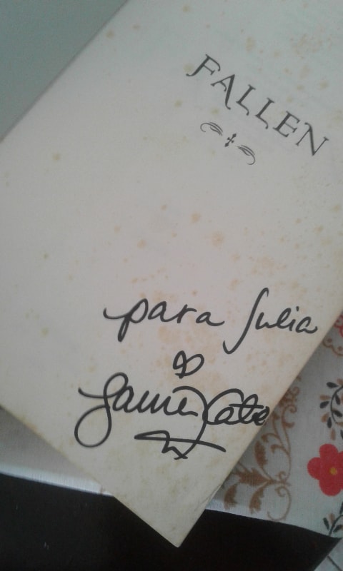 FallenIsForever's tweet image. Aproveitando essa ótima notícia sobre Fallen, vim relembrar o momento em que conheci Lauren Kate e tive a sorte de me deliciar de um êxtase por ter alguém que admiro tanto bem diante dos meus olhos.
#FallenNeverDies