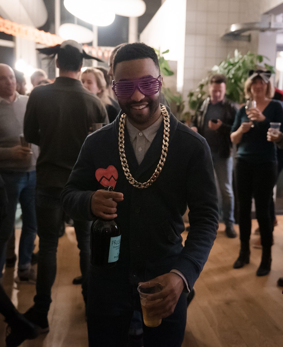 6Kevipj's tweet photo. Last year at the @Ngrane Halloween party, I was heartless but we got lit π
πΈ by David van Delden
#ngrane #Halloween #HalloweenParty https://t.co/8iyVpC4uLW